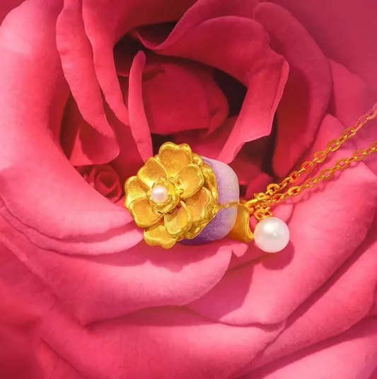Women’s Elegant Blooming Rose Necklace